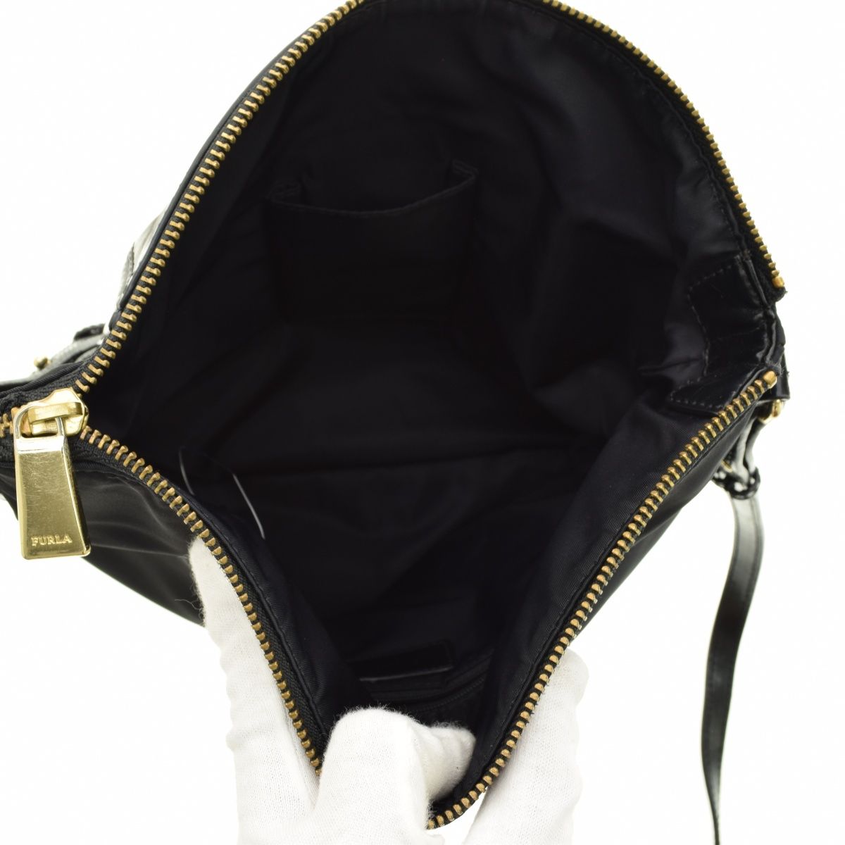 FURLA】ナイロンショルダーバッグ - メルカリ
