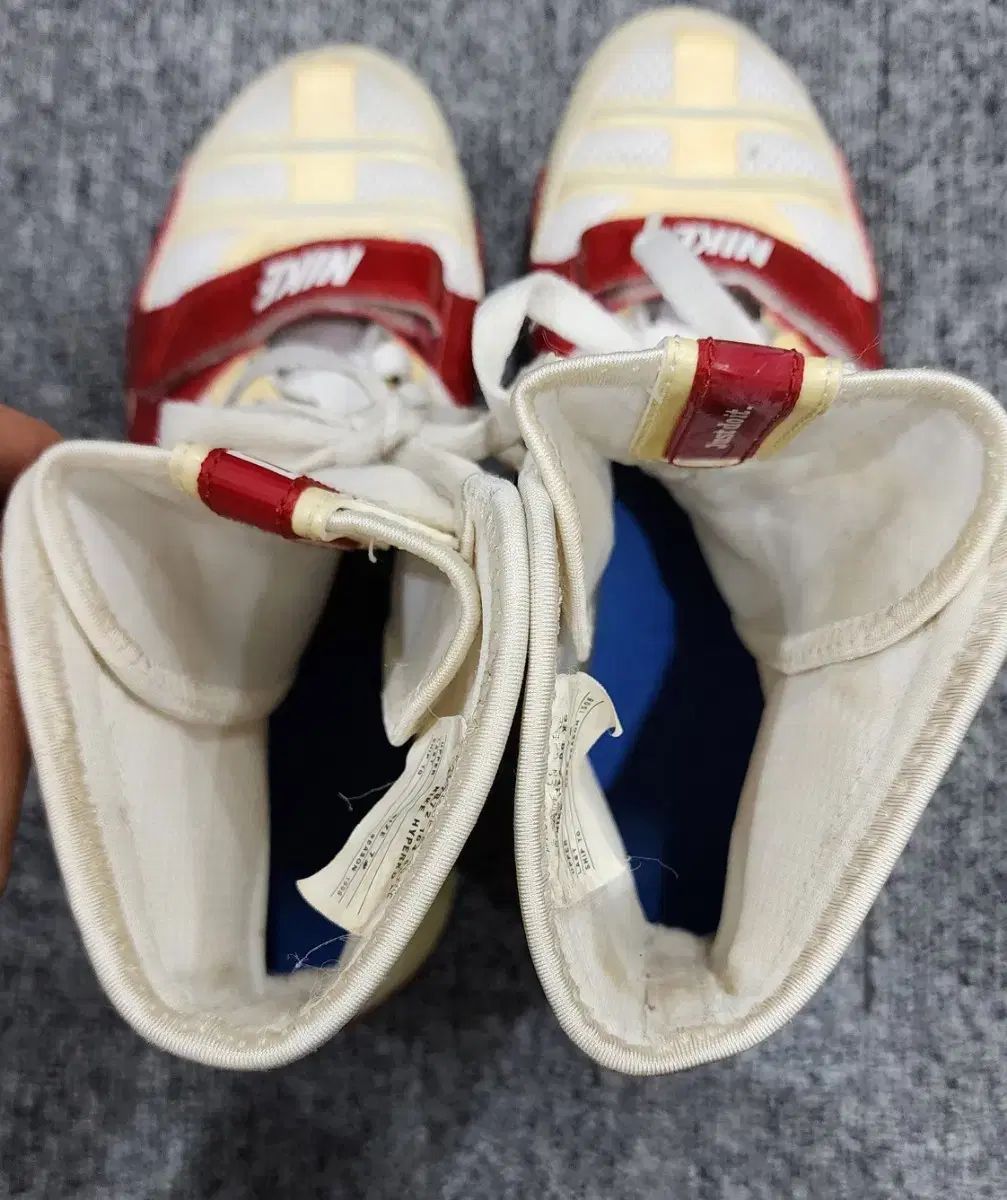 NIKE ハイパーKO】ボクシングシューズ ホワイト×ゴールド 人気