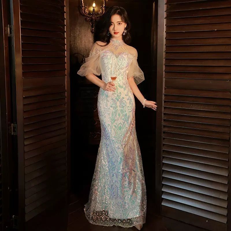スパンコールにビジューが美しい ショール付きイブニングドレス 新品 未使用】オーロラのスパンコールにビジューが美しい