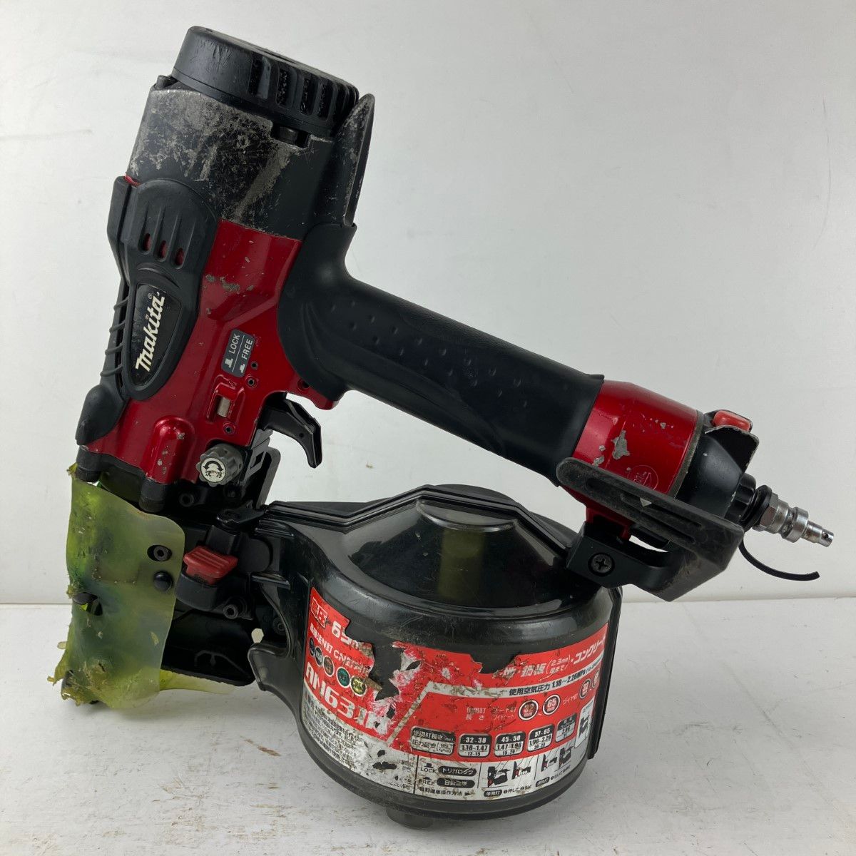 ЗЗMAKITA マキタ 65mm 高圧 エア釘打ち機 ケース付 AN631H レッド