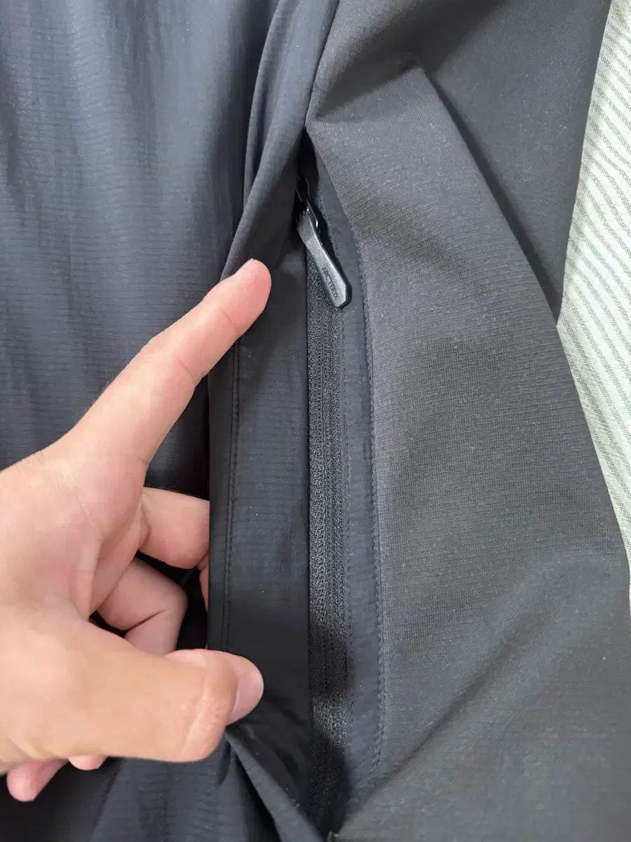 SS レベル ARC TERYX アークテリクス Atom アトム フーディー パーカー ブラック L