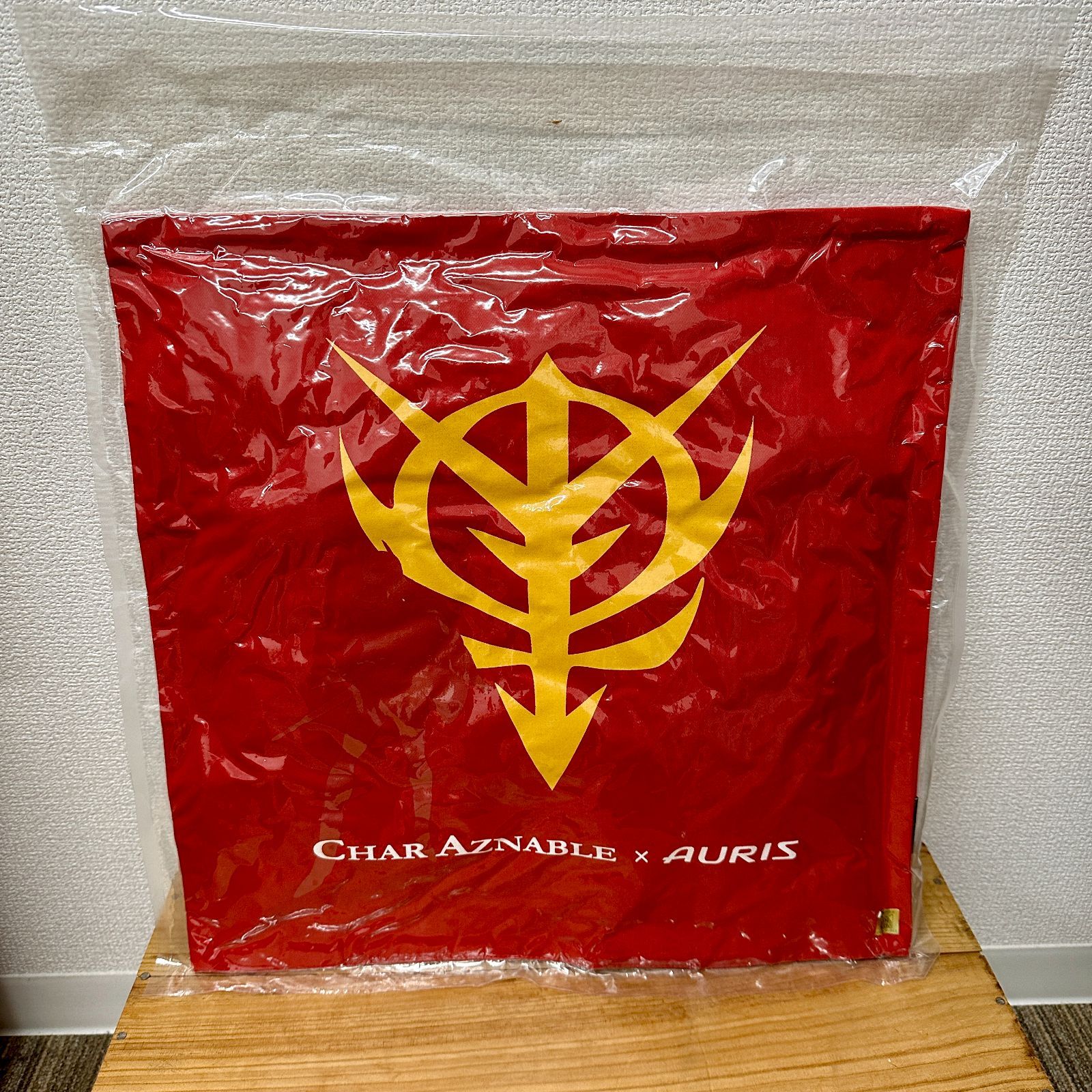 新品 シャア✖️AURIS オリジナルクッション！トヨタ 非売品 ガンダム
