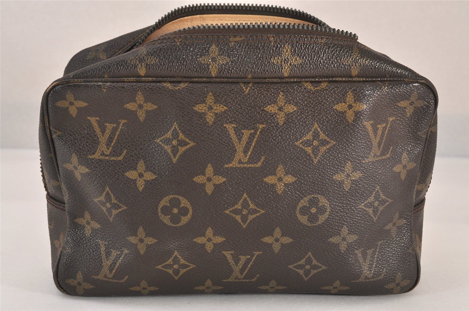 LOUIS VUITTON ルイヴィトン モノグラム トゥルース トワレット