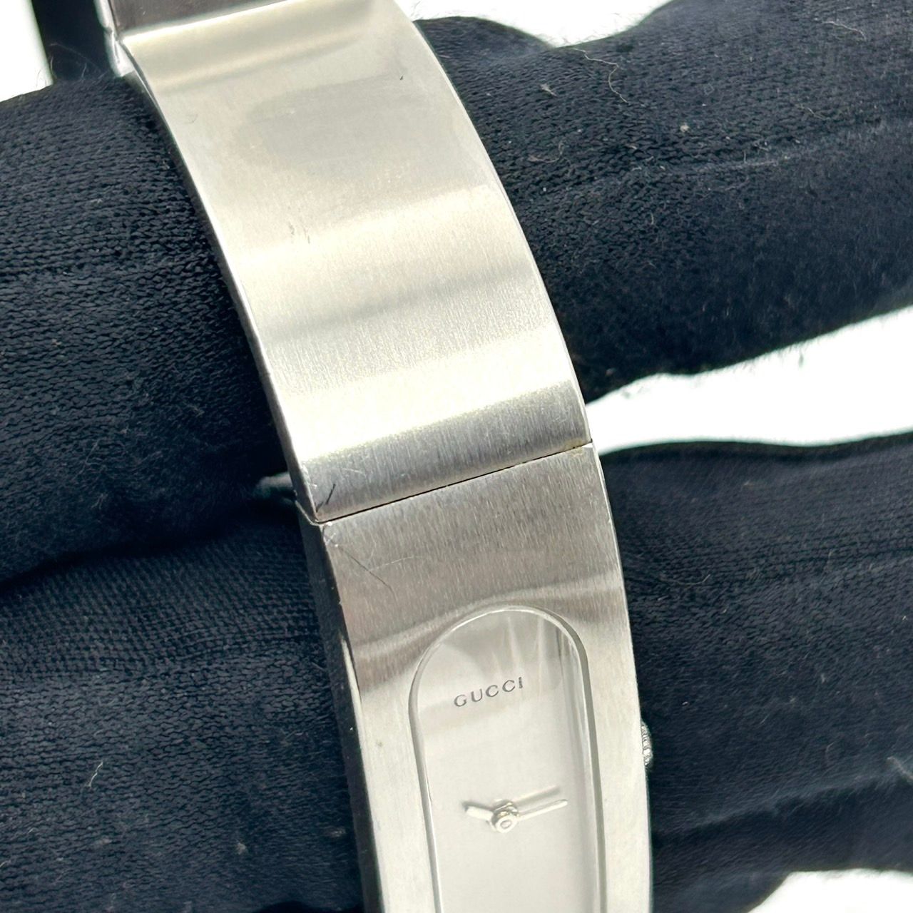 【美品/箱付/取説】GUCCI 2400S シルバーバングル　文字盤シルバー 美品/箱付】GUCCI 2400S シルバーバングル 文字盤シルバー