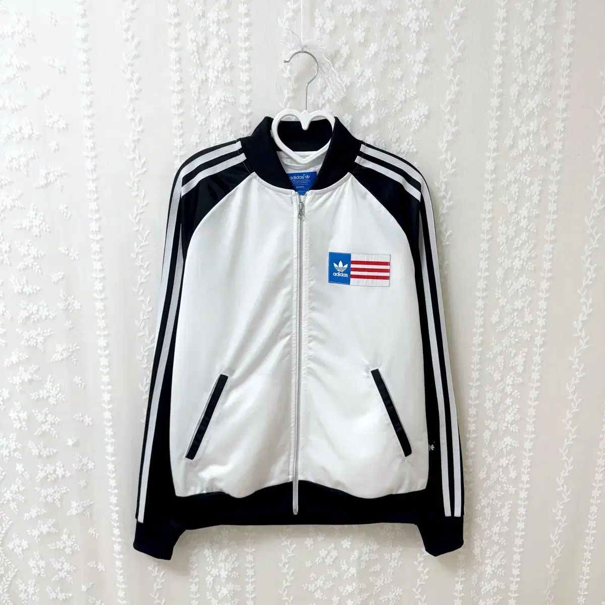 adidas アディダス Rita Ora アメリカ国旗 トラックトップス 白 黒 ビックロゴ ジャージ 白 黒