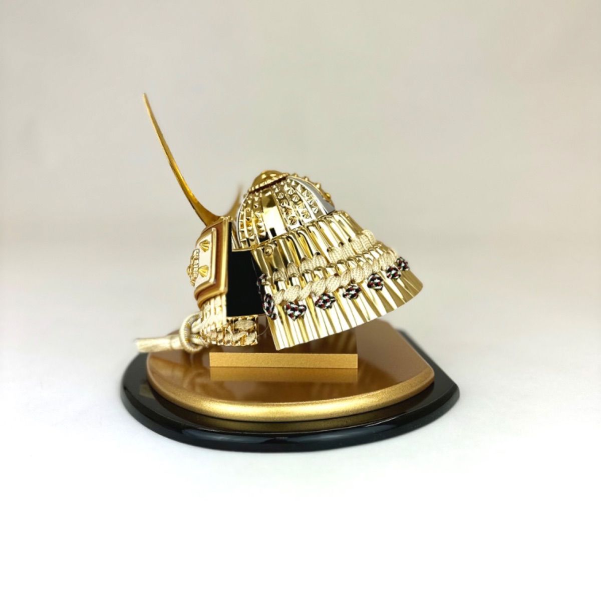 【五月人形】新品　端午の節句　兜飾り　ゴールド伊達 五月人形】新品 端午の節句 兜飾り ゴールド伊達 - メルカリ