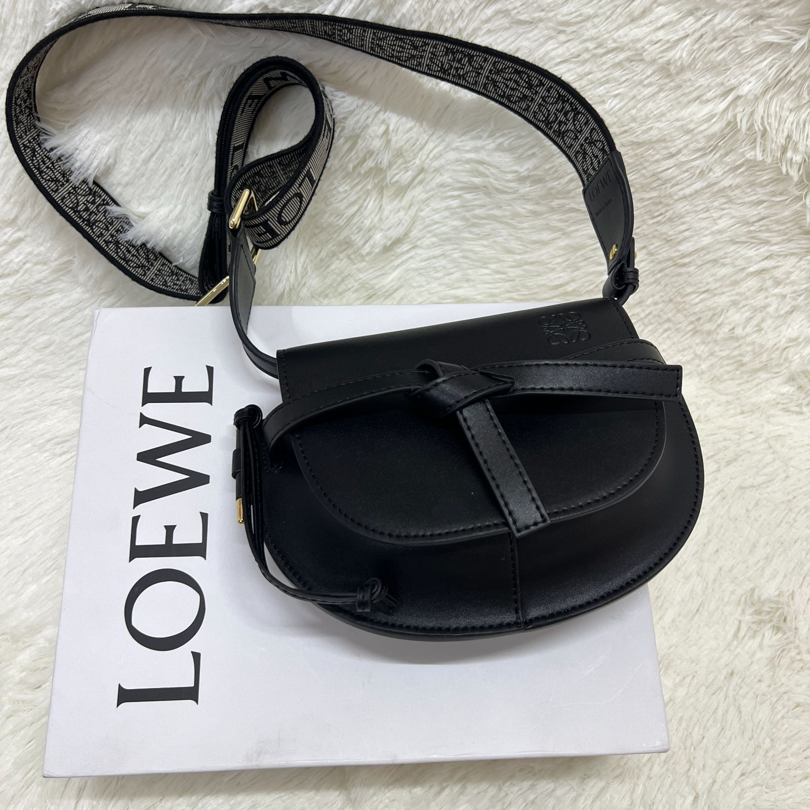 LOEWE ミニショルダーバッグ