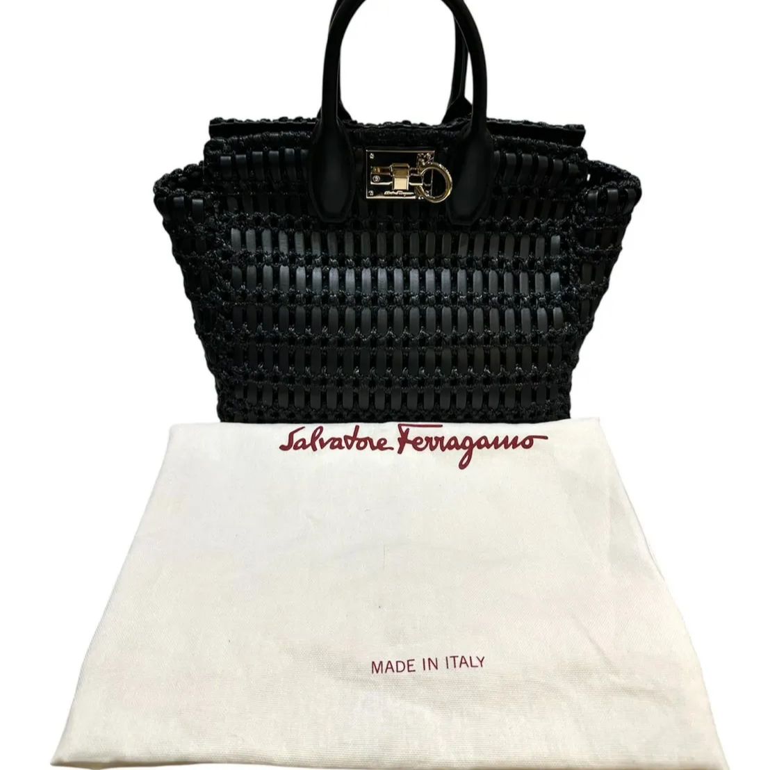 専用【美品】 フェラガモ　ガンチーニ　カチューシャ　黒 Salvatore Ferragamo（カチューシャ）のフリマアイテム一覧