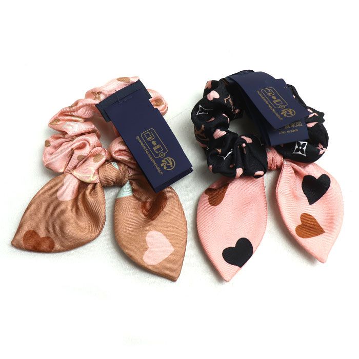 美品　ルイヴィトン　多色 プリント柄 シュシュ 2点セット LOUIS VUITTON ルイ・ヴィトン 2点セット シュシュ ピンク