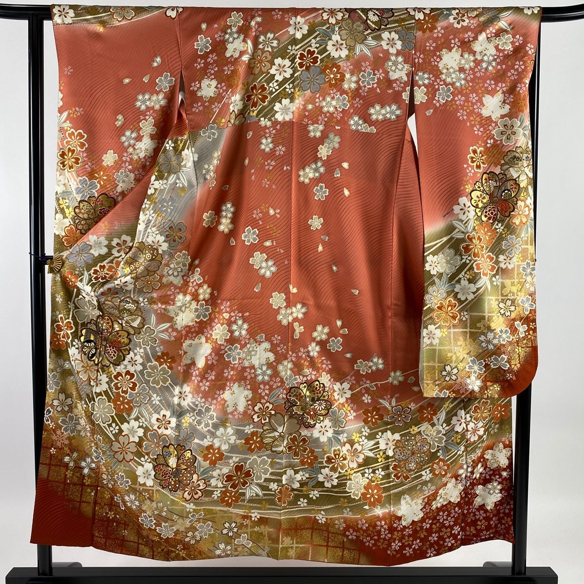 振袖 秀品 桜 花びら 金糸 金彩 薄ピンク 袷 身丈155.5cm 裄丈62.5cm S