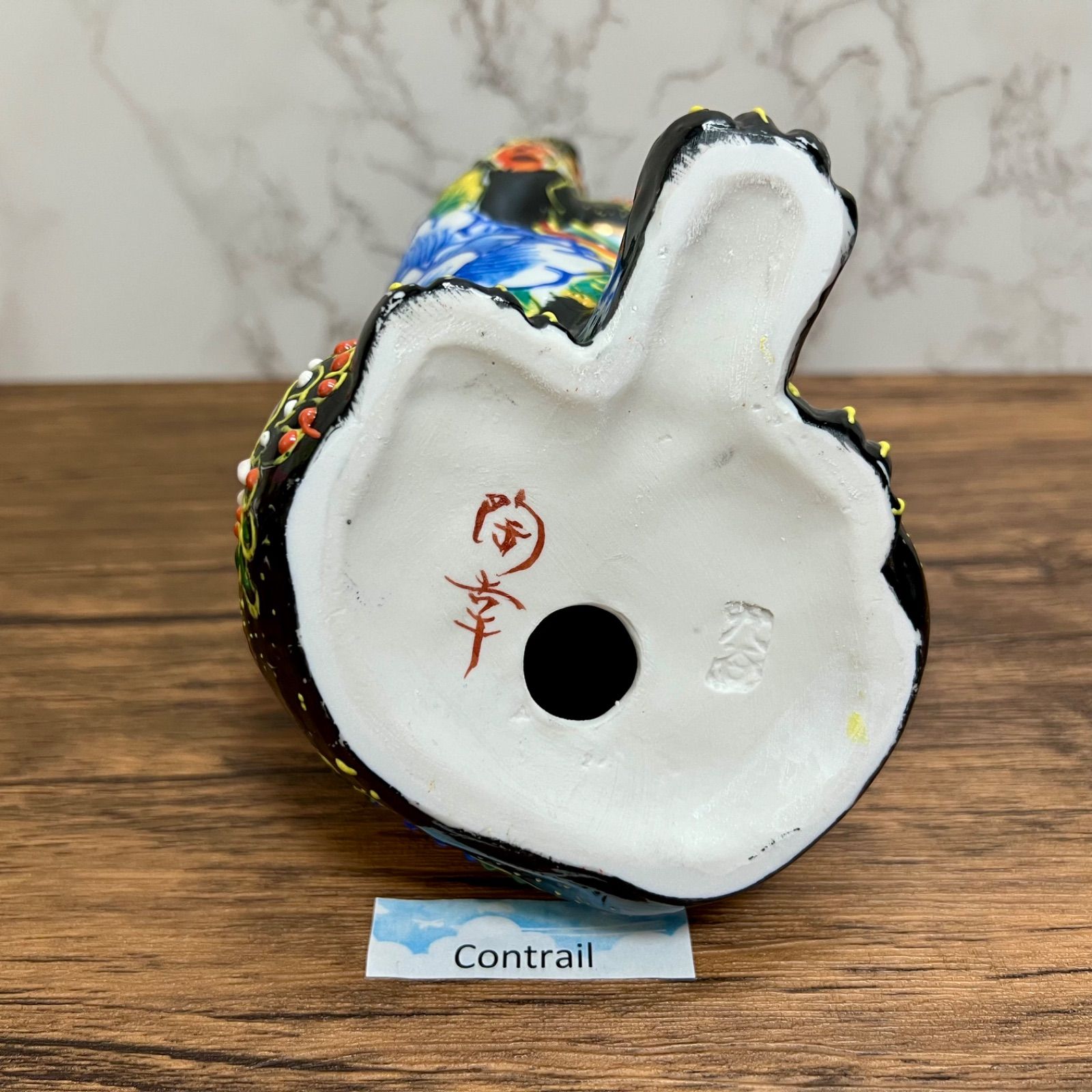 九谷焼】横座り 招き猫 黒盛 花と蝶 5.5号 縁起物 置物 右手 金運