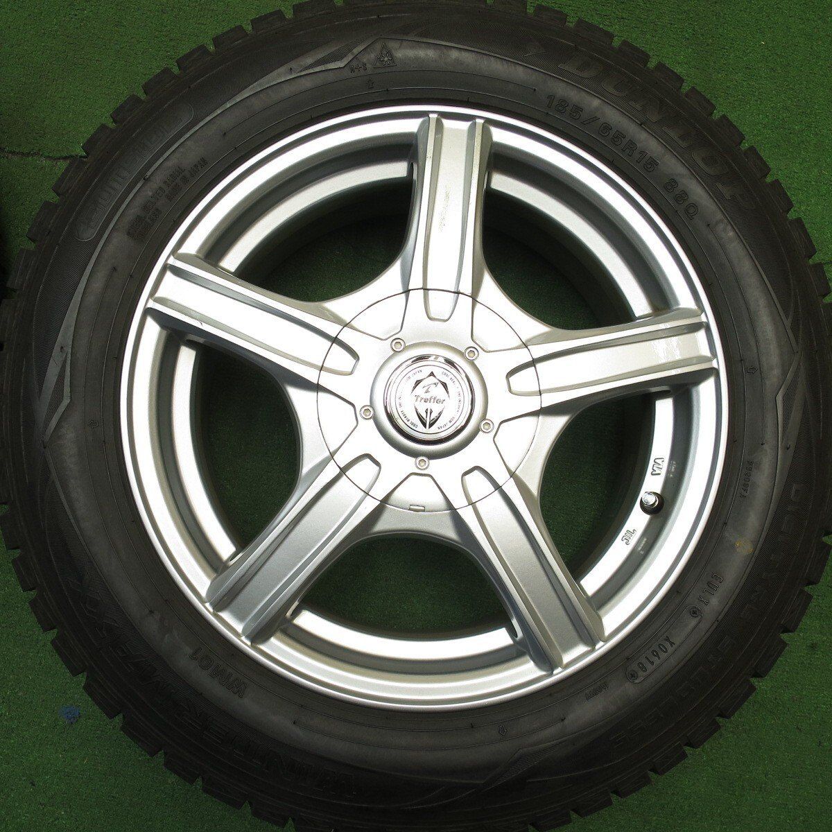 バリ溝！キレイ！9分☆スタッドレス 185/65R15 ダンロップ ウインター 