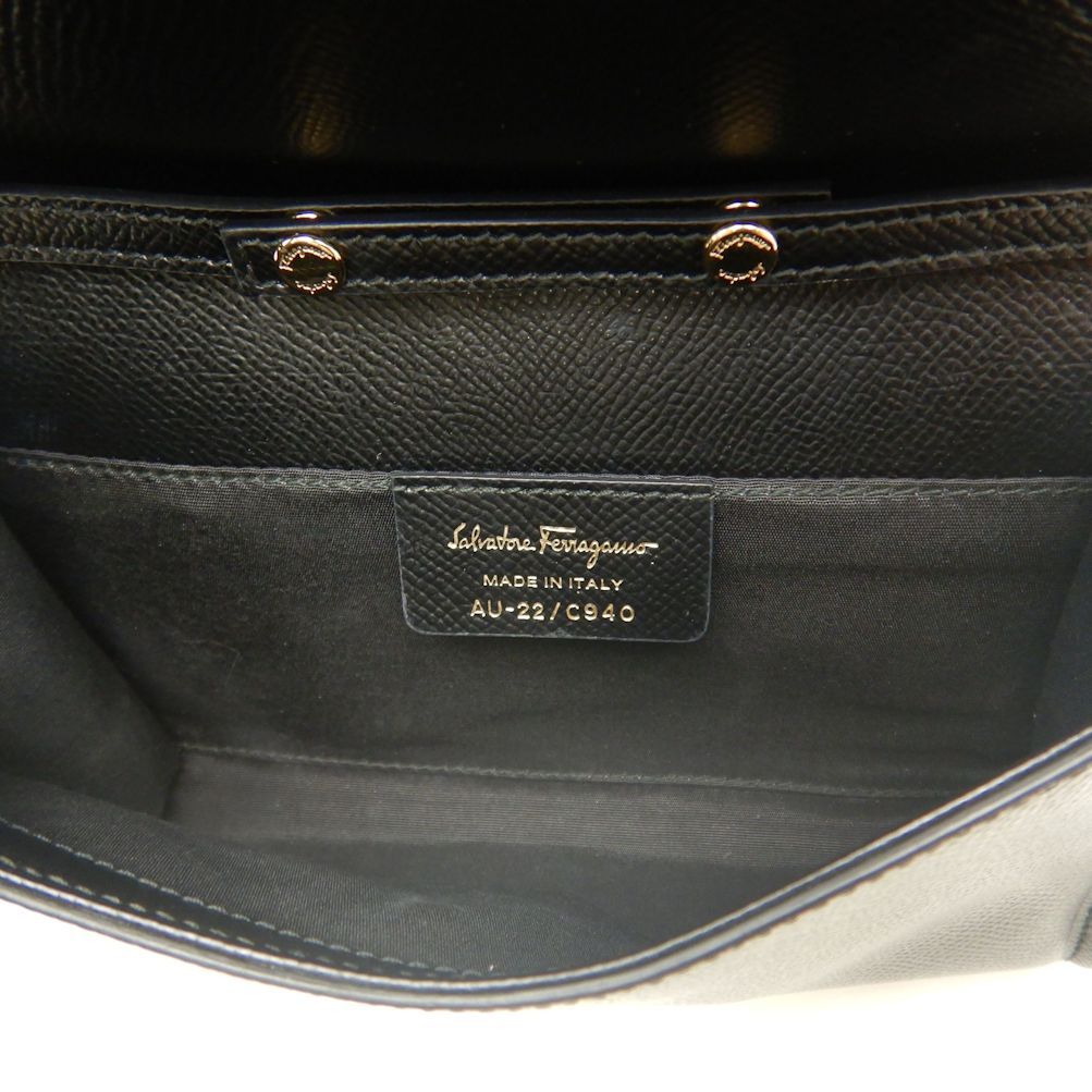 Salvatore Ferragamo サルヴァトーレフェラガモ ヴァラ チェーン