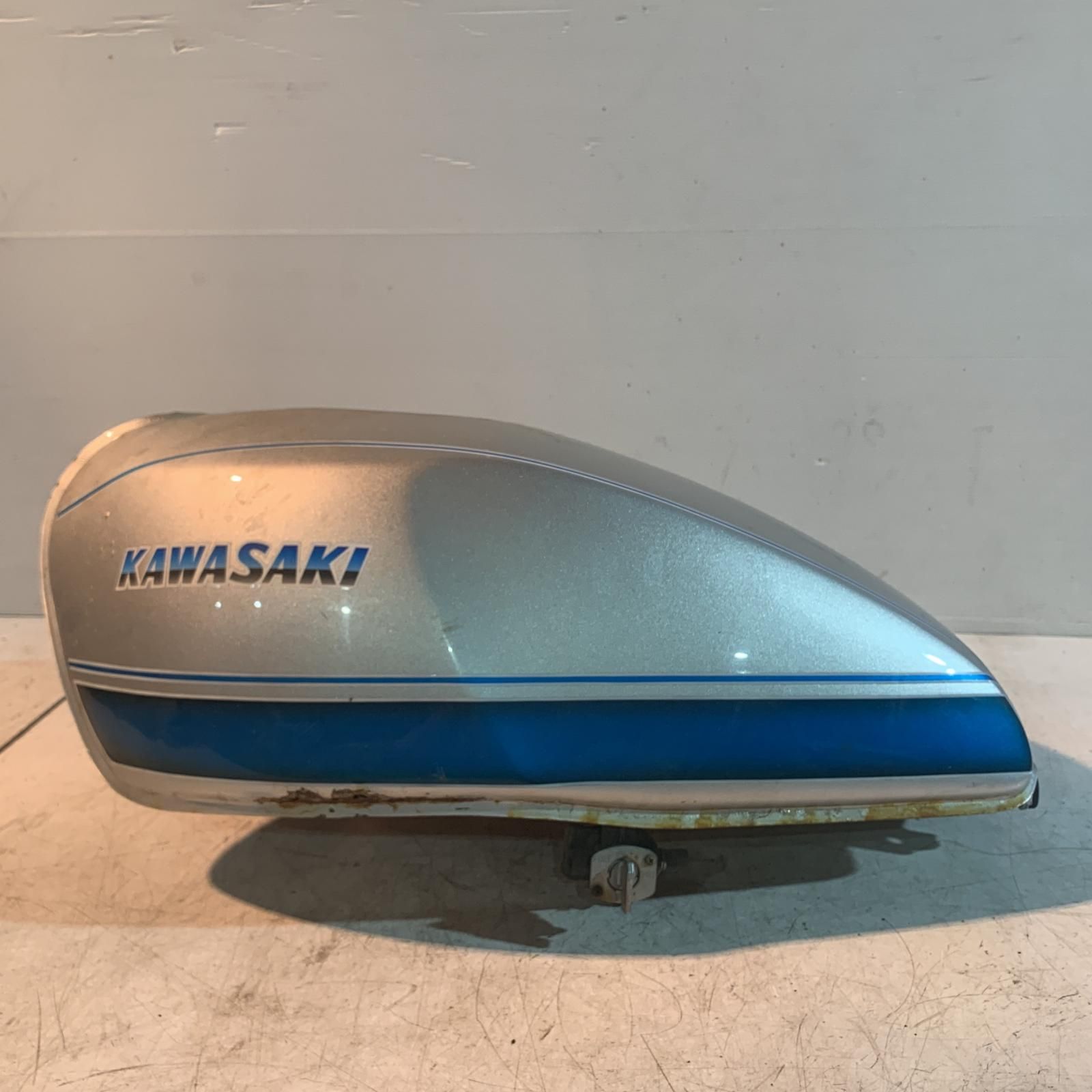 Kawasaki ゼファー400タンク KAWASAKI ゼファー400 タンク - メルカリ