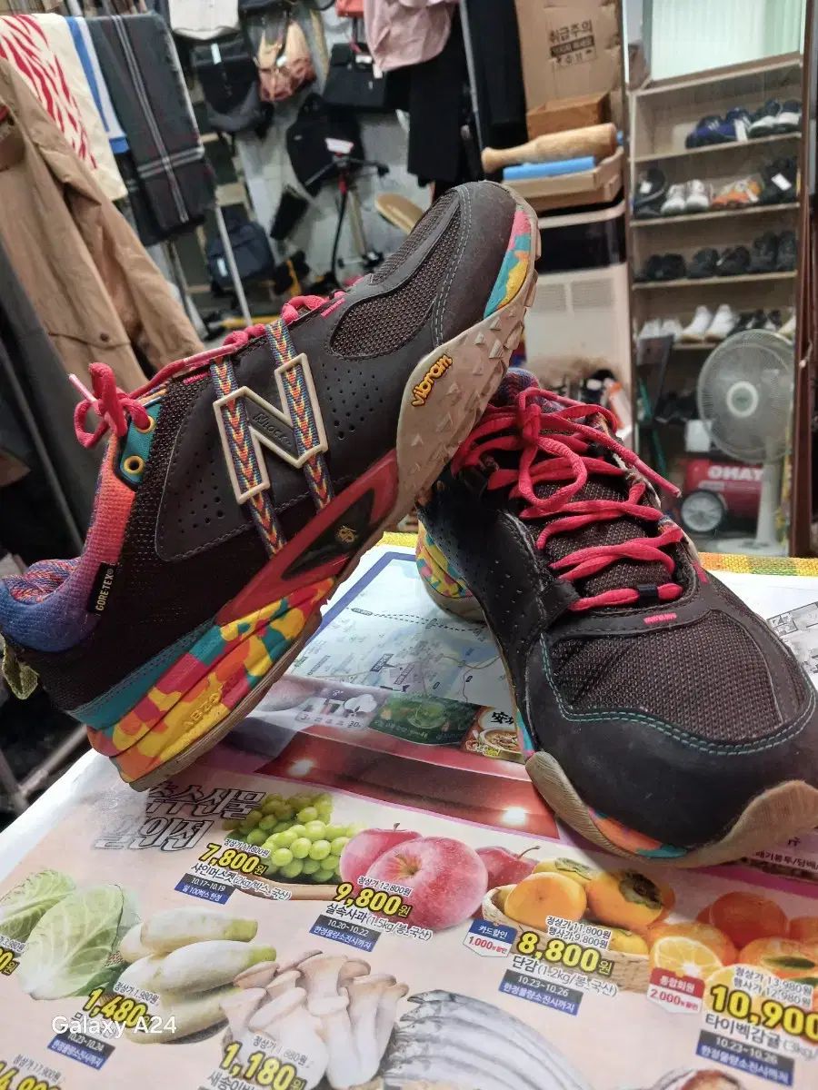 270 ニューバランス GORE-TEX Vibram トレイル ランニングシューズ 4185