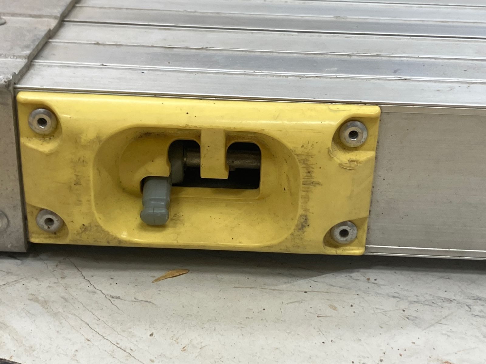 配送希望は備考欄参照 Bランク ●アルインコ 伸縮式足場板 VSS-360NL●アクトツール富山店●大福