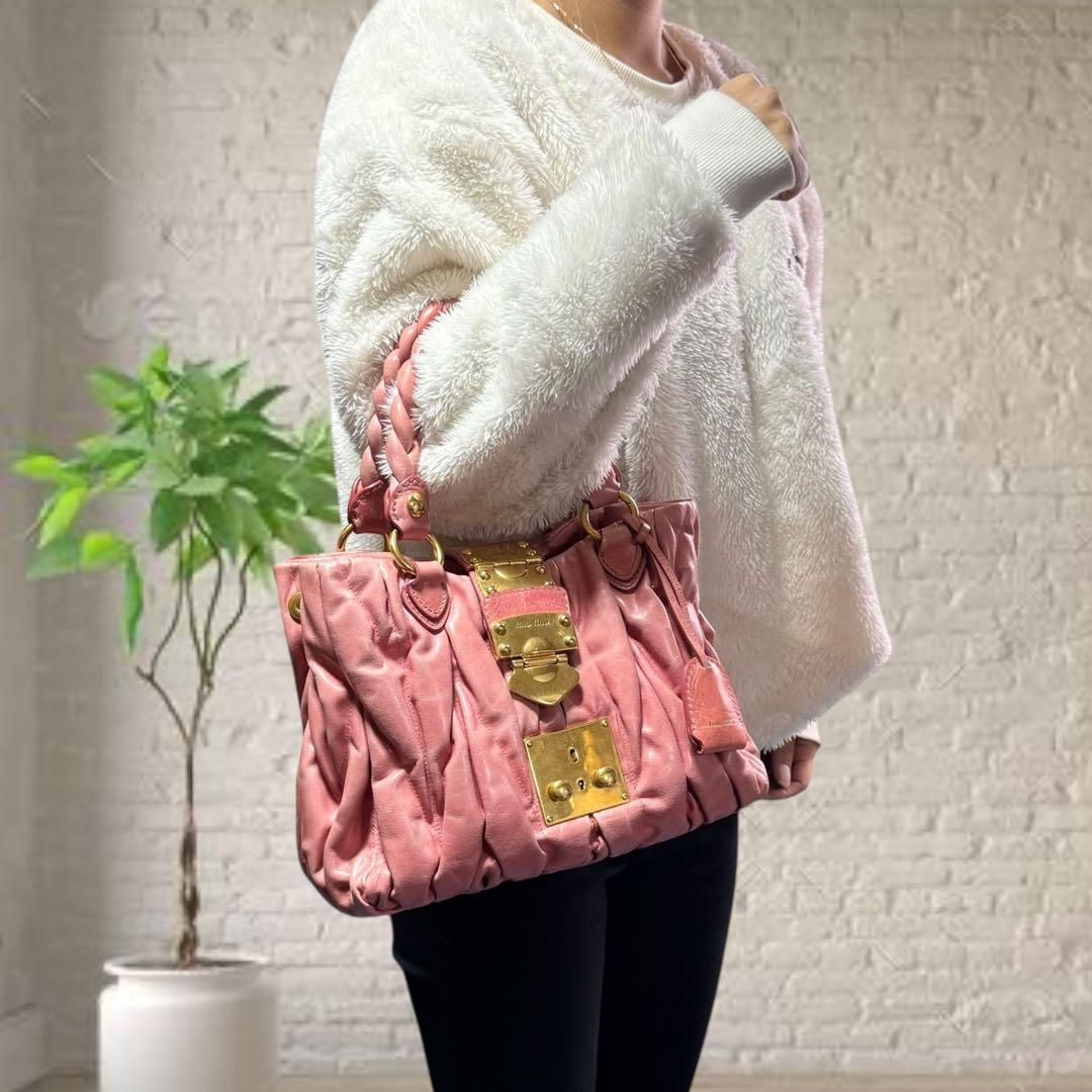 MIUMIU ミュウミュウ　ハンドバッグ　ピンク　トートバッグ　キルティング MIU MIU - miumiu ピンク トートバッグの通販 by shop m｜ミュウ