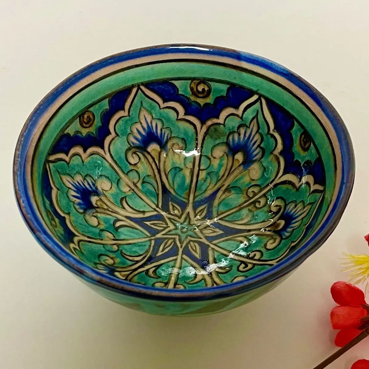 リシタン青色と緑色の花柄陶器皿 リシタン青色と緑色の花柄陶器皿 ウズベキスタン リシュタン陶器 伝統