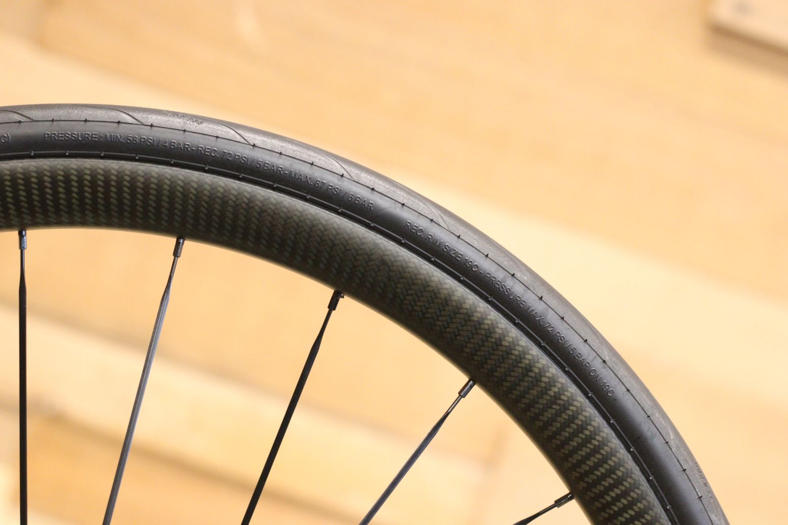 MAVIC キシリウムプロカーボンTLR DISC用 タイヤインサート装着済 MAVIC キシリウムプロカーボンSLチューブラーとイクシオンプロ