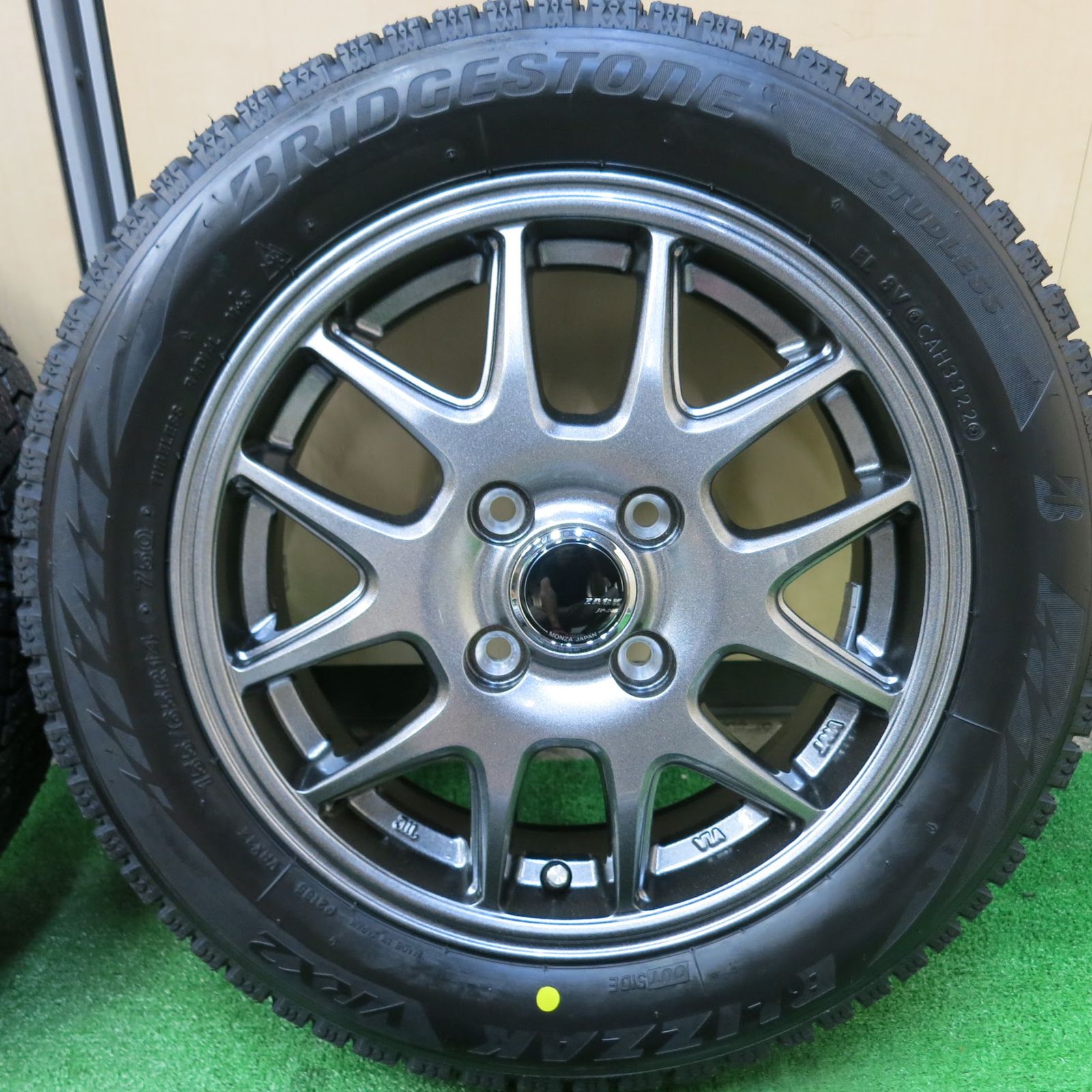 取引中！スタッドレス王者VRX2 モンツァホイール！