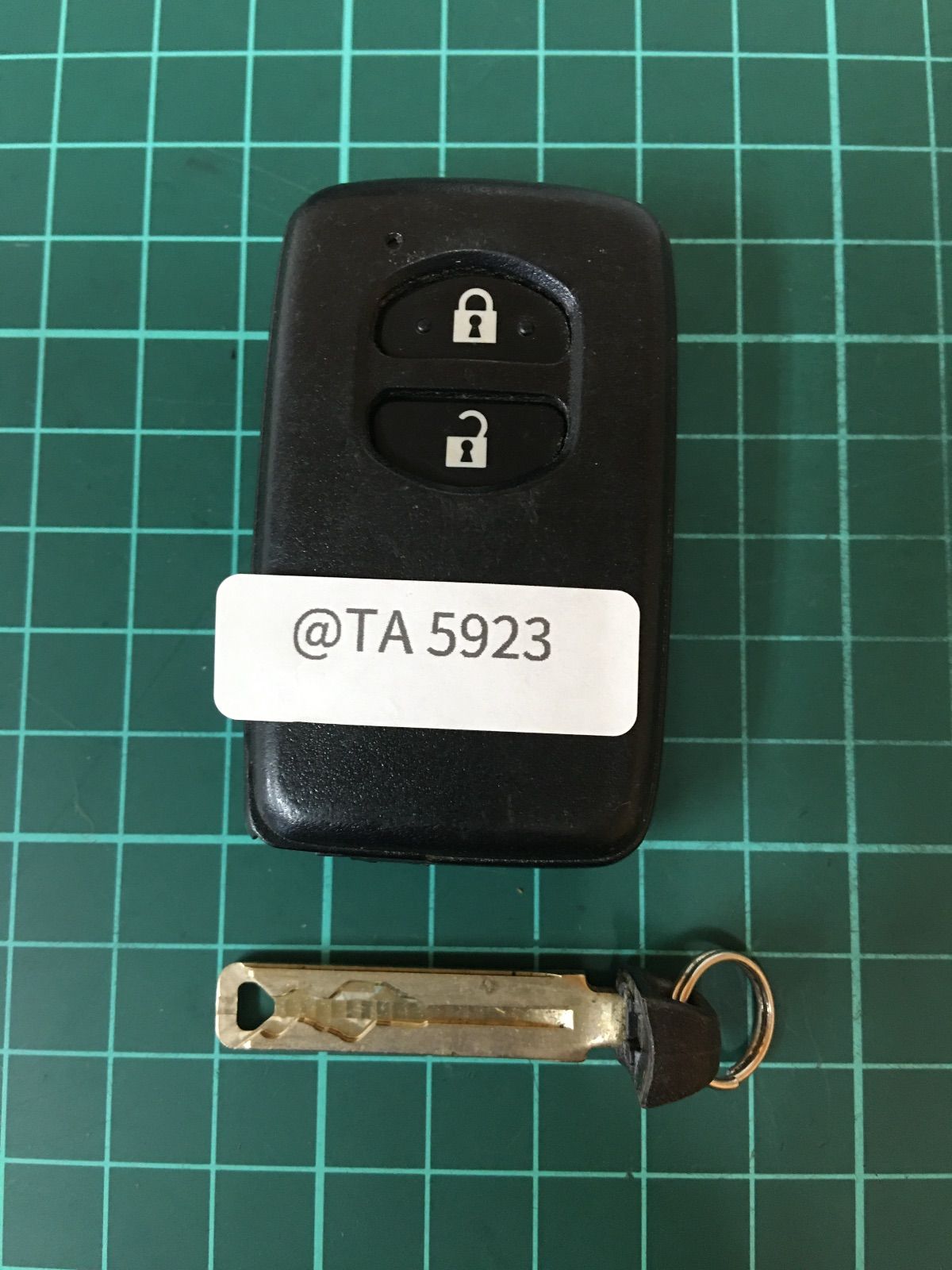 TA5923 点灯無し 001YUA1033 14ADA02 トヨタ 純正 スマートキー 2ボタン キーレス リモコン アクア ヴィッツ プリウス等