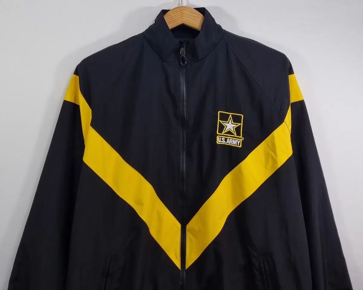【雷市場（ポンジャン）商品韓国直送】 実寸 XL ） US 米軍 APFU 黒 トレーナー ジャケット フィットネス ユニフォーム