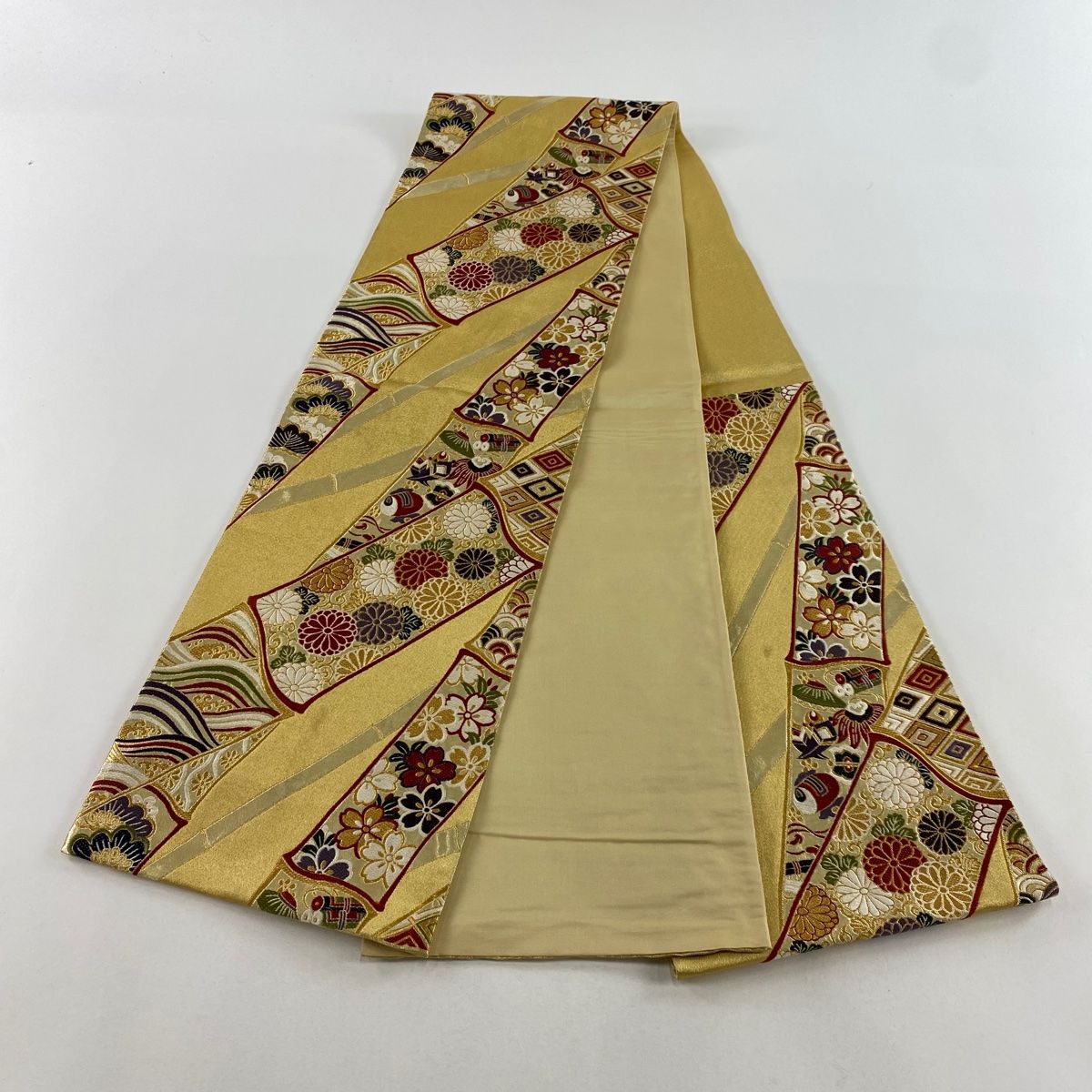 新品 金糸 袋帯 刺繍 唐草模様 袋帯 秀品 宝尽くし 菊唐草 金糸 刺繍 金色 六通 正絹 【中古