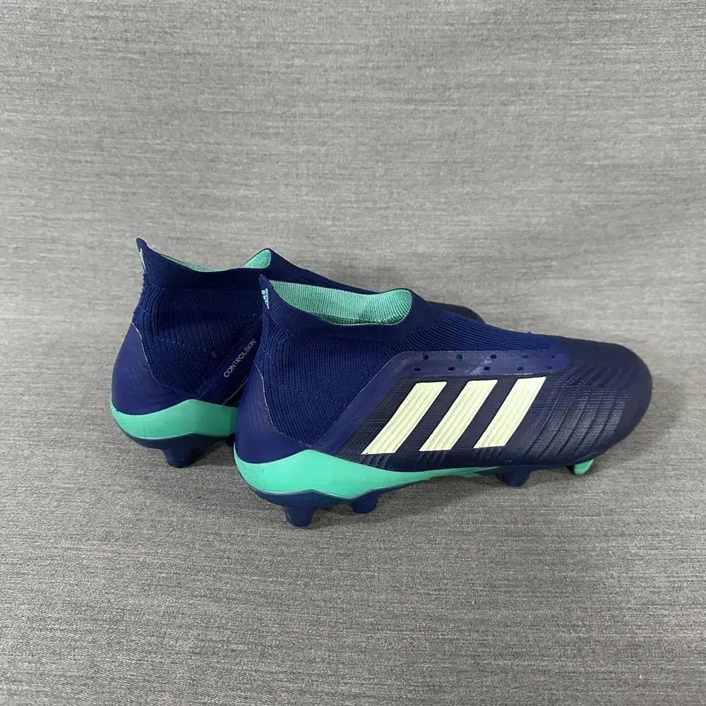 adidas アディダス プレデター 18 サッカーシューズ|メンズ 285mm | s835