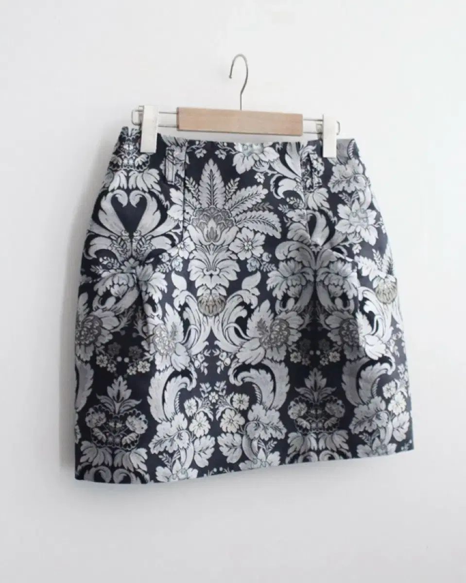 エンポリオアルマーニ フラワー パータン グレー 台形 スカート