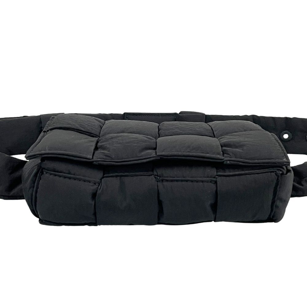 パデットテックカセット　ナイロンボディバッグ BOTTEGA VENETA（ボッテガ・ヴェネタ） ショルダーバッグ パデッド