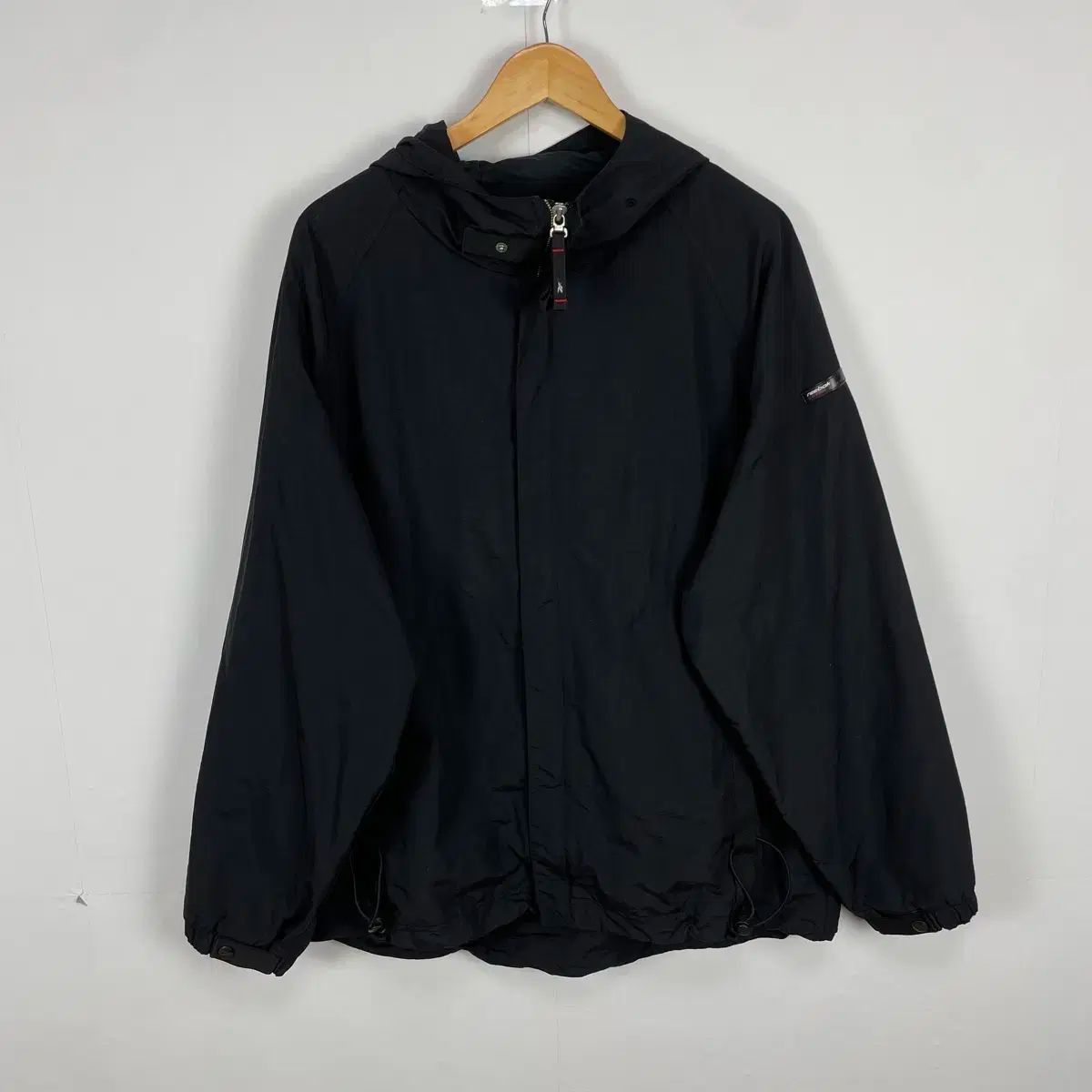 【雷市場（ポンジャン）商品韓国直送】 Reebok(リーボック) オールドスクール ウインドブレーカー 105 サイズ