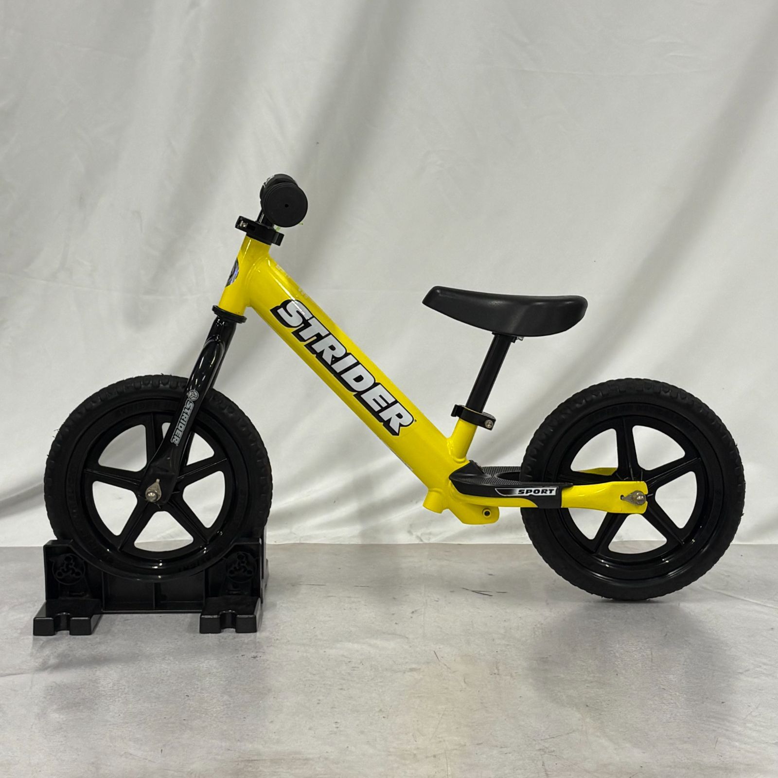 【美品】STRIDER SPORT イエロー 黄色 12インチ Amazon.co.jp: ストライダー スポーツモデル (STRIDER Sport) 12