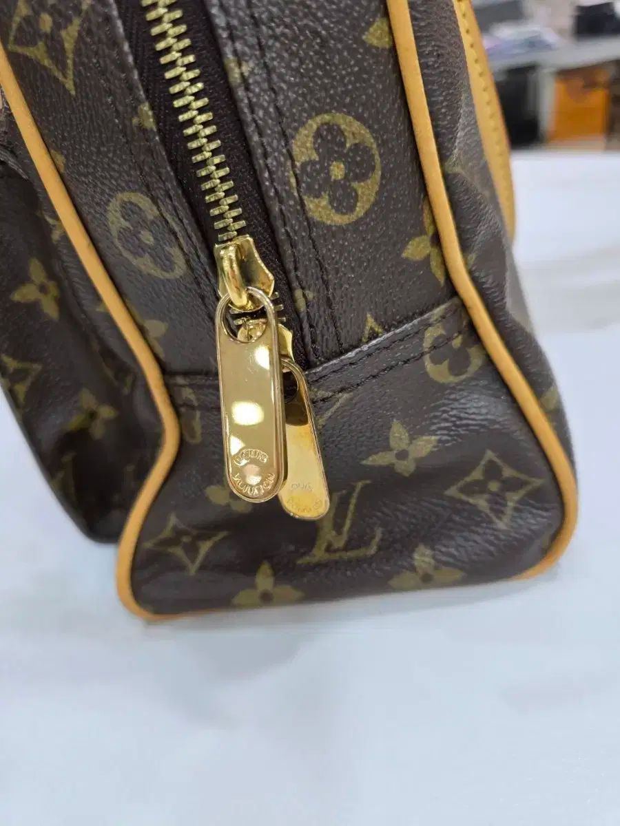 正規品 Louis Vuitton(ルイヴィトン) マンハッタン PM
