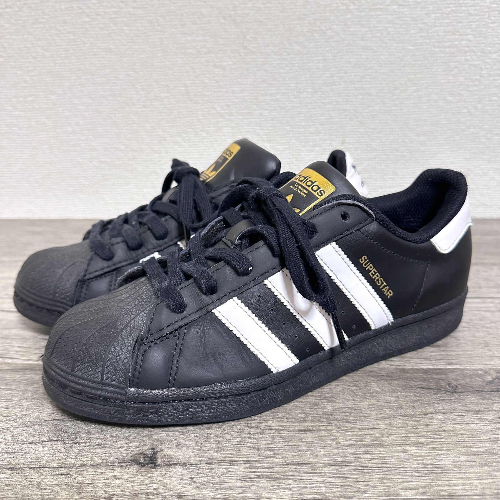 新品未使用タグ付き✨アディダス スーパースター 金ロゴ【24】 EG4959