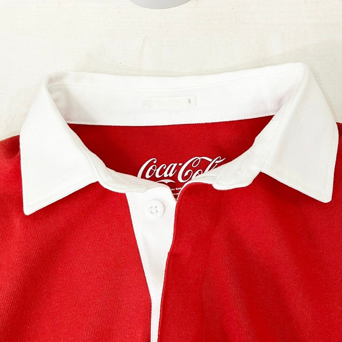 トミーヒルフィガー　コカコーラ　コラボ　長袖ラガーシャツ　Lサイズ GU コカ コーラ コラボ 長袖ラガーシャツ Sサイズ 赤 白 Coca