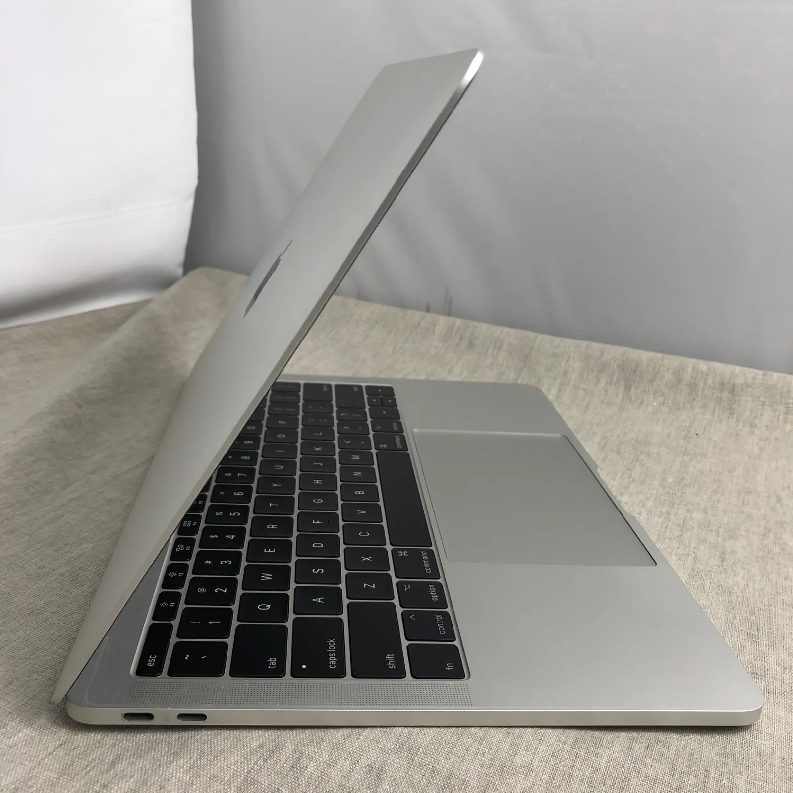 本体のみ】Apple MacBook Pro (13-inch, 2017, Thunderbolt 3ポートx 2 