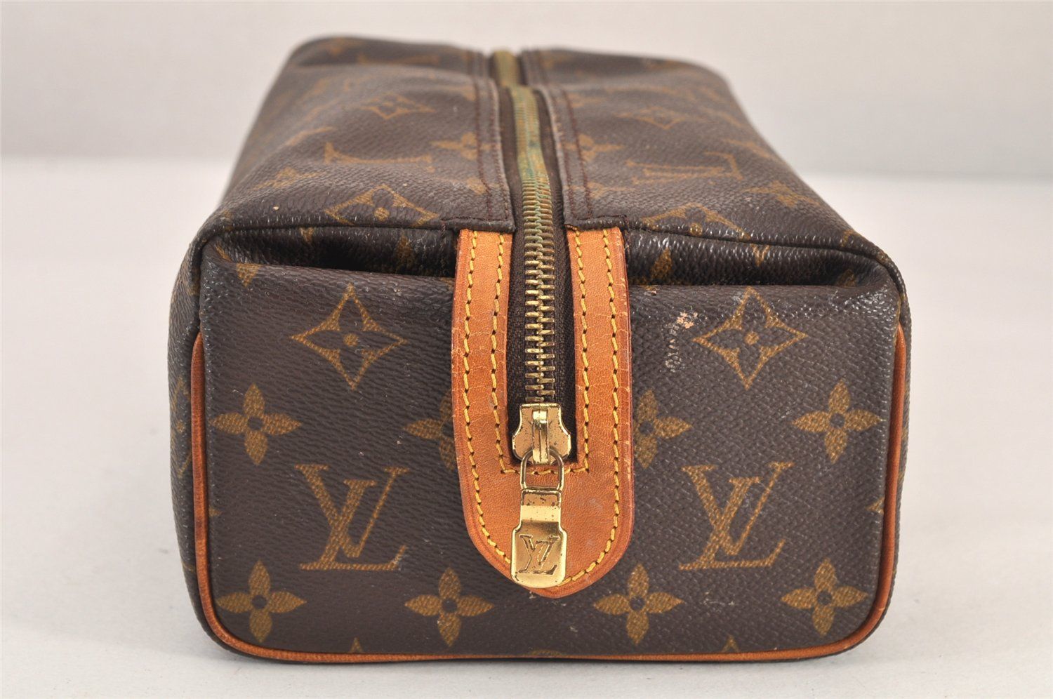 LOUIS VUITTON ルイヴィトン モノグラム トゥルース パット
