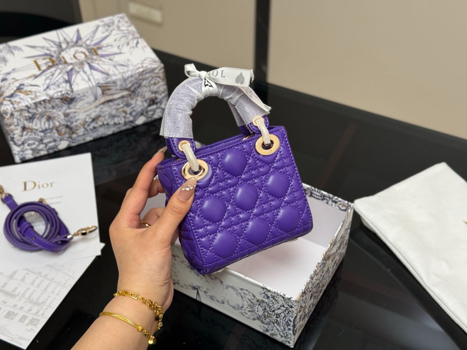 国内発送【エレガントなツイード】Dior Or Lady Diorバッグ ミニ DIOR | Lady Dior バッグ ミニ カナージュ パテントカーフスキン