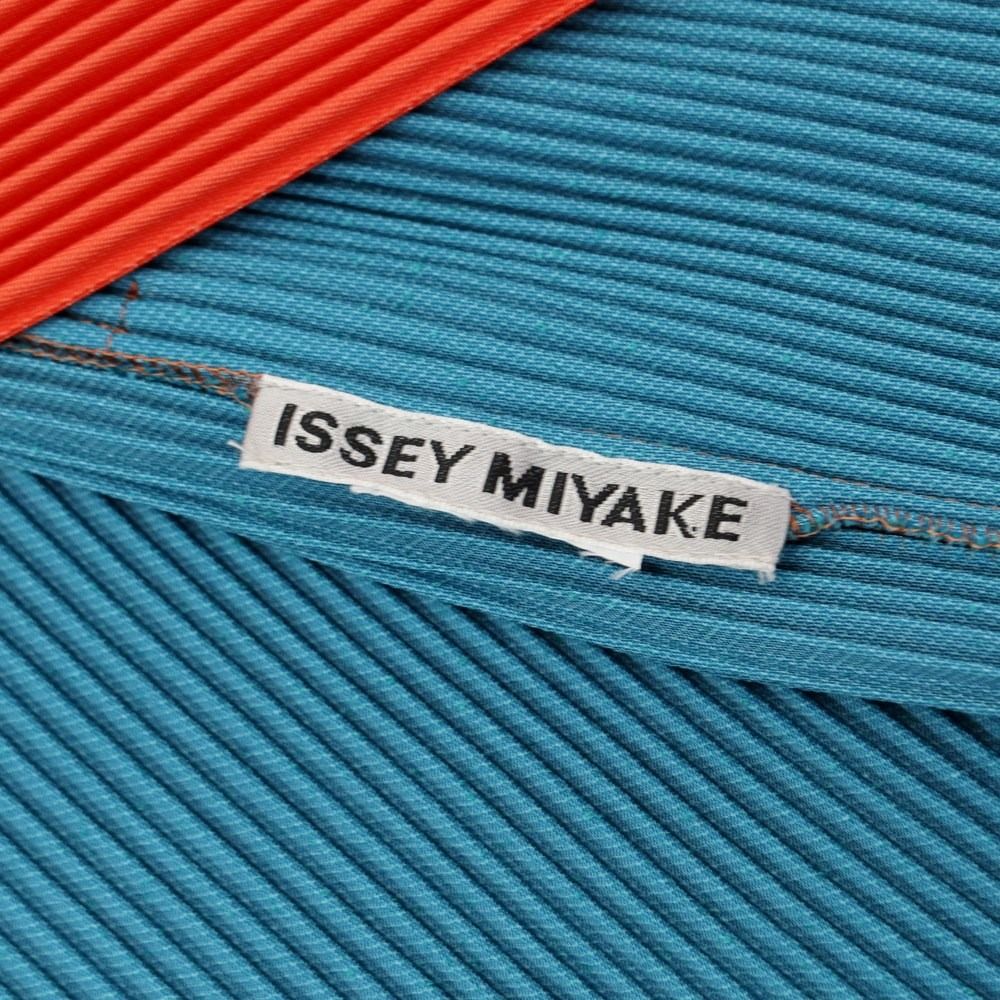 中古】イッセイミヤケ ISSEY MIYAKE 2023年春夏 プリーツ ノーカラー  