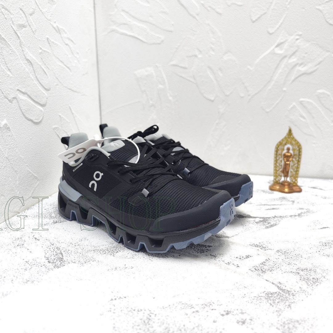 オン クラウドワンダー ウォータープルーフ On Cloudwander Waterproof ブラック スニーカー 男女兼用