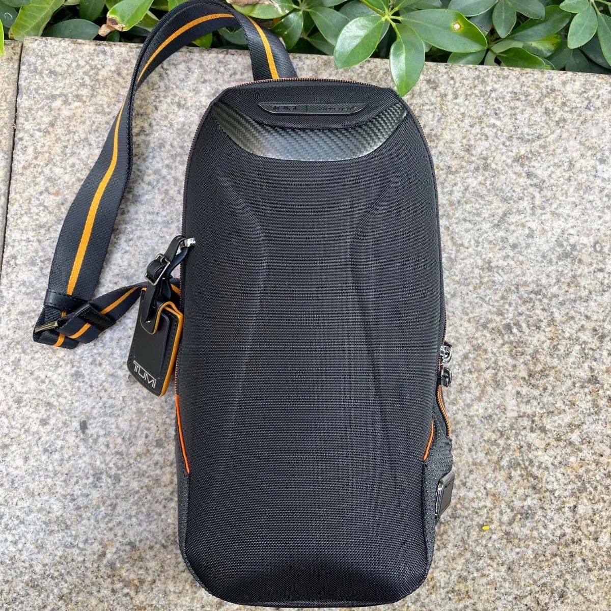 TUMI McLaren トルク スリング ボディバッグ ブラック Torque Sling | Tumi US