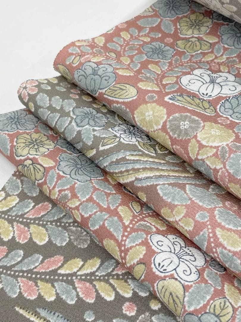 小紋 辻ヶ花 紋意匠 型染め 正絹 反物 小紋 辻ヶ花 全体柄 紋意匠 正絹 反物 - メルカリ