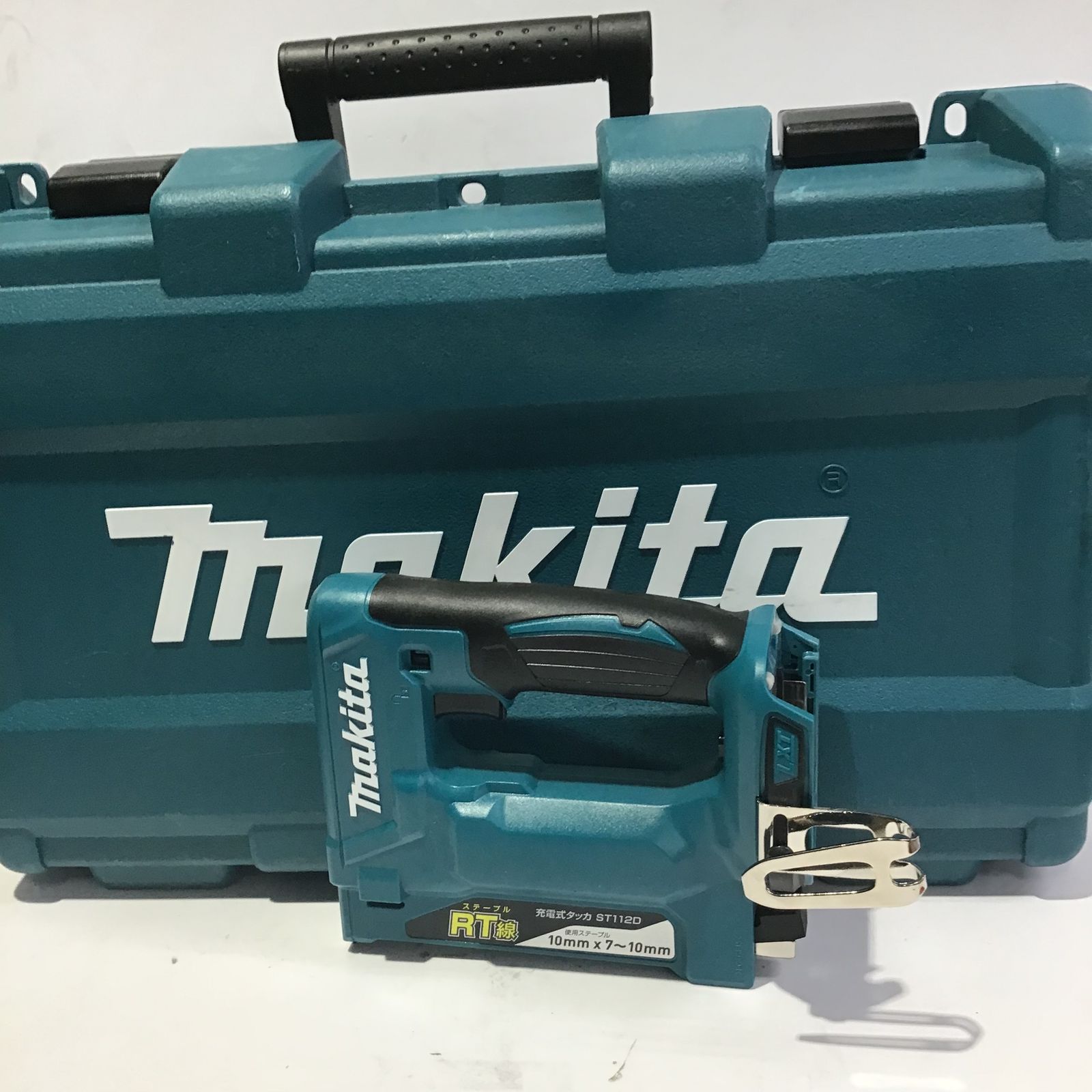 Makita - 新品・未使用【マキタ】 18V 充電式タッカ ST312DZK 本体+ケース マキタ マキタ 充電式タッカ ST312DZK 18V 本体+ケースのみ