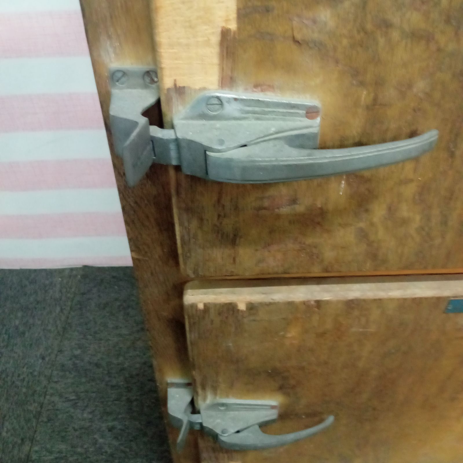 ◯ 昭和 レトロ 木製 冷蔵庫 氷冷蔵庫 ビンテージ冷蔵庫 - メルカリ