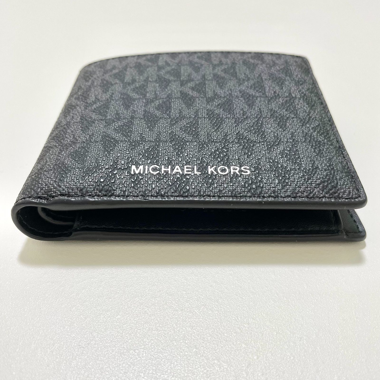 未使用　マイケルコース　二つ折り財布　シボ革　レザー　ブラック 美品 マイケルコース 二つ折り財布 レザー ブラック 黒 ロゴ金具