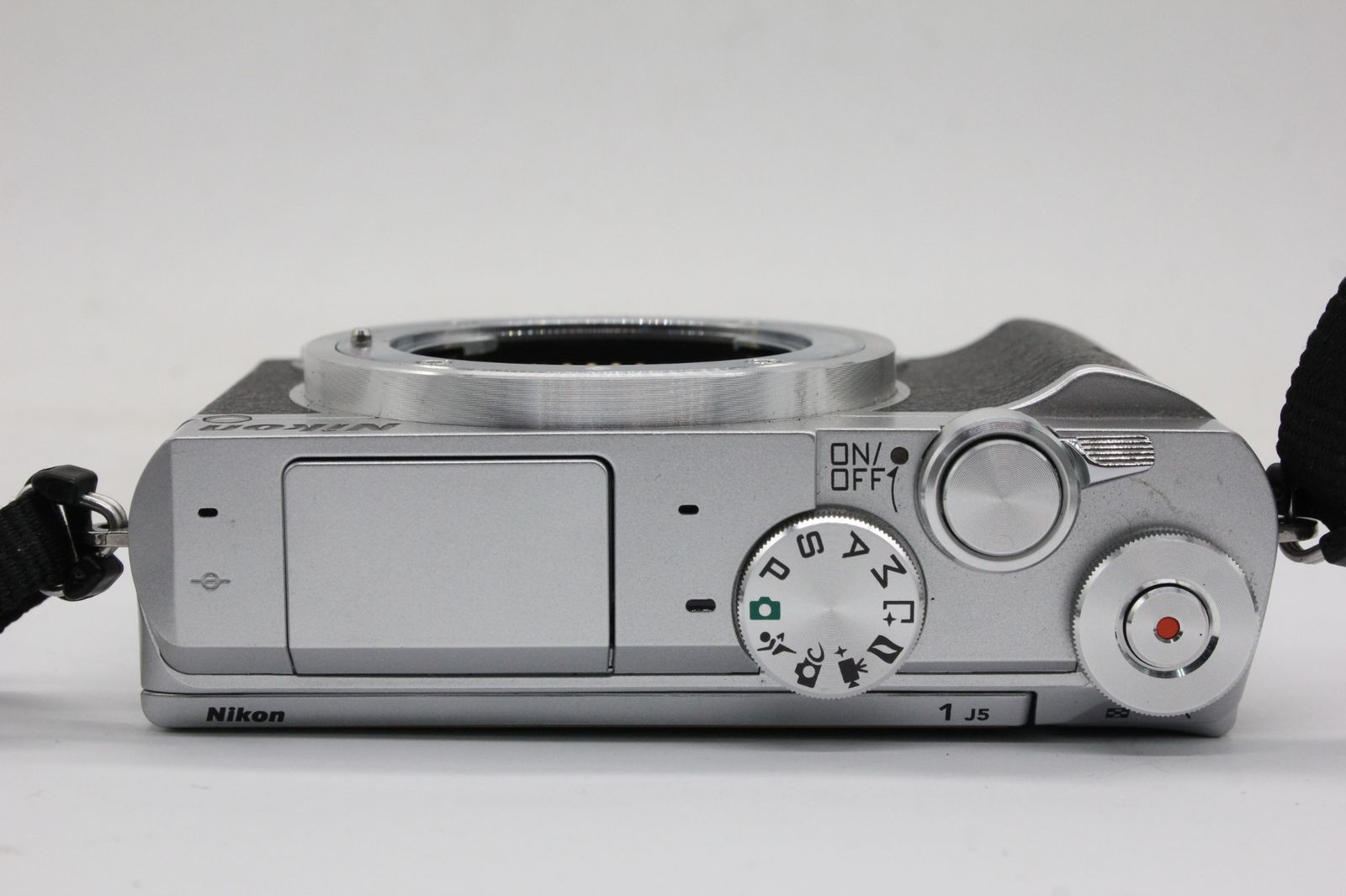 【返品保証・動作確認済】Nikon 1 J5 + 10-30mm VR 返品保証・動作確認済】Nikon 1 J5 + 10-30mm VR - メルカリ