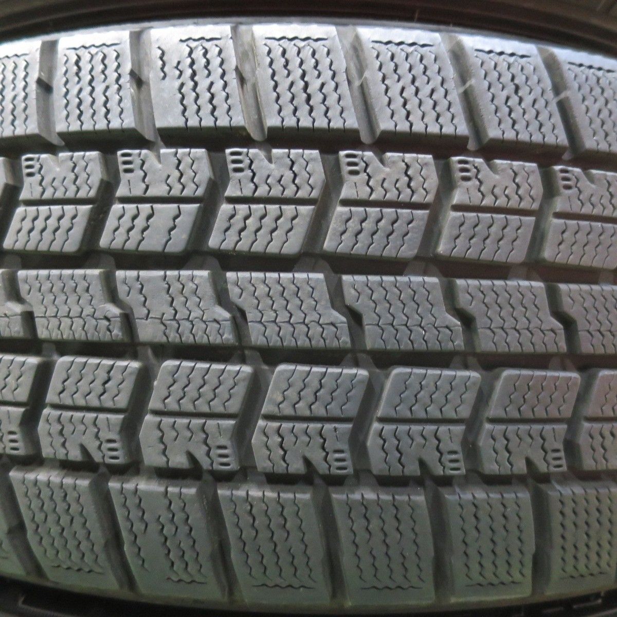 バリ溝！23年！キレイ！9.5分☆スタッドレス 215/55R17