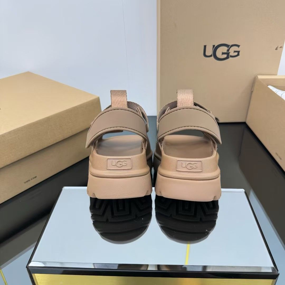 新品未使用⭐️美品　UGG サンダル　22cm 箱付き 新品☆彡アグUGGサンダル（22 ）箱入り