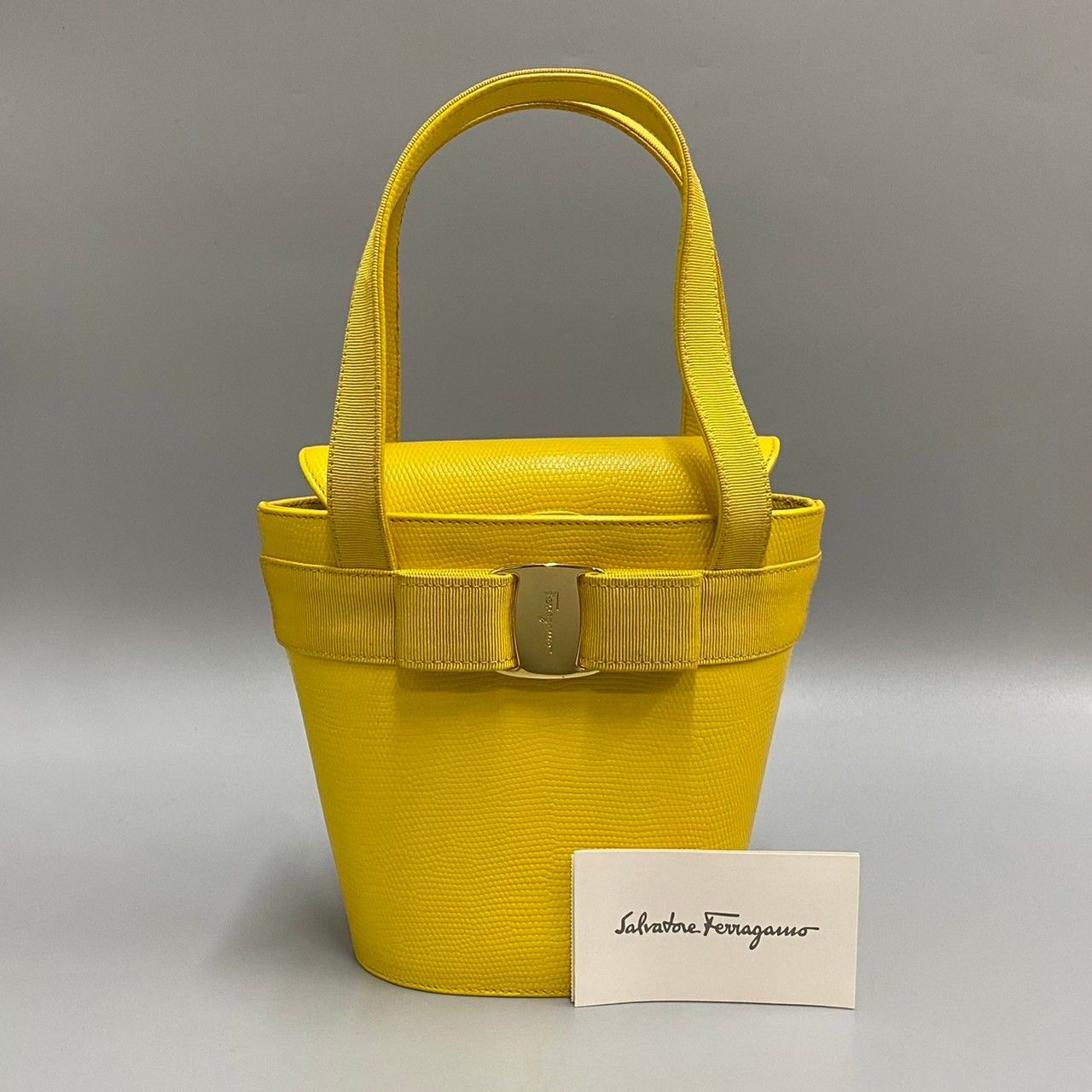 美品 Salvatore Ferragamo サルヴァトーレフェラガモ ヴァラリボン 