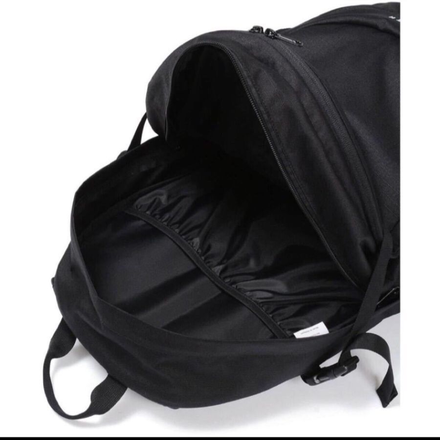 【未開封新品】ノースフェイス　リュック 黒色　30L 男女兼用　サイドポケット 未開封新品】ノースフェイス リュック ブラック 30L 男女兼用